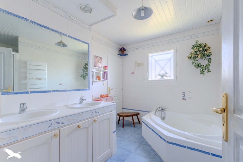Vente Maison BASSENS - 5 pièces -140 m² - (33530)