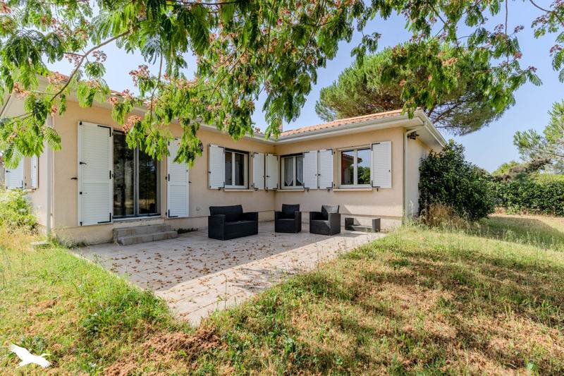 Vente Maison AMBARES ET LAGRAVE - 6 pièces -139 m² - (33440)
