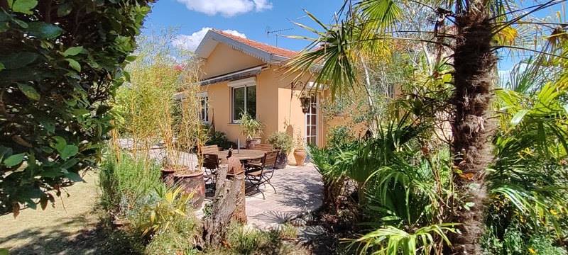 Vente Maison AMBARES ET LAGRAVE - 8 pièces -171 m² - (33440)