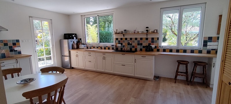 Vente Maison AMBARES ET LAGRAVE - 8 pièces -171 m² - (33440)