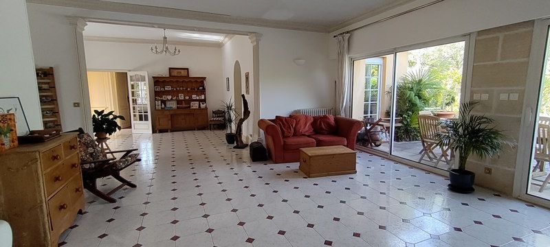 Vente Maison AMBARES ET LAGRAVE - 8 pièces -171 m² - (33440)