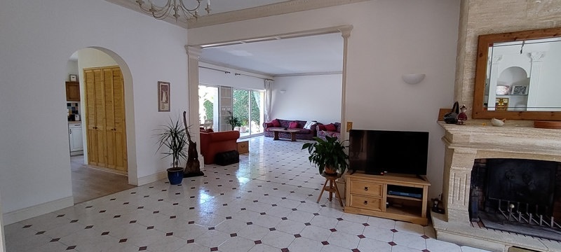 Vente Maison AMBARES ET LAGRAVE - 8 pièces -171 m² - (33440)