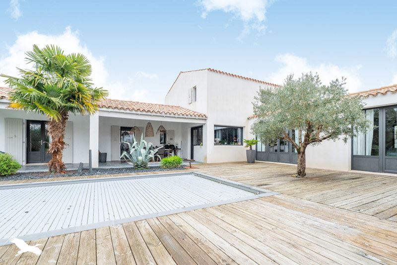 Vente Maison ST PIERRE D OLERON - 7 pièces -250 m² - (17310)
