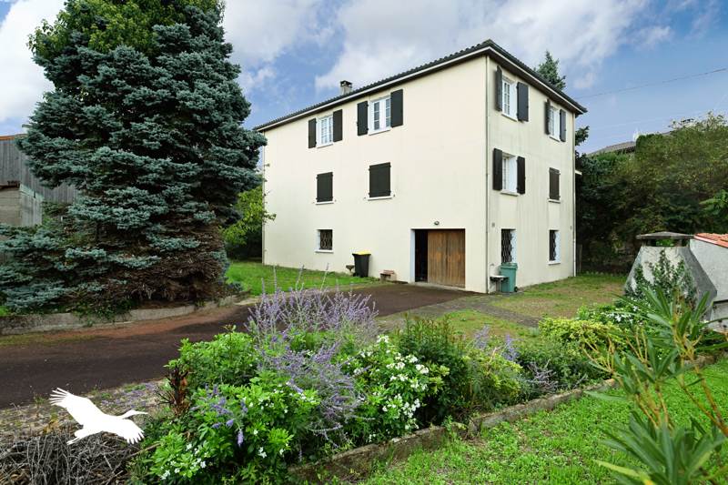 Vente Maison ANGOULEME - 10 pièces -200 m² - (16000)