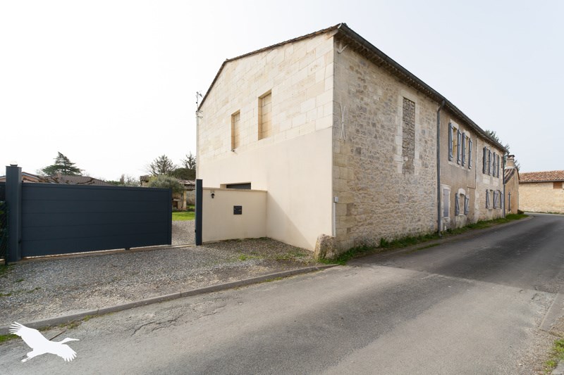 Vente Maison ASQUES - 7 pièces -298 m² - (33240)