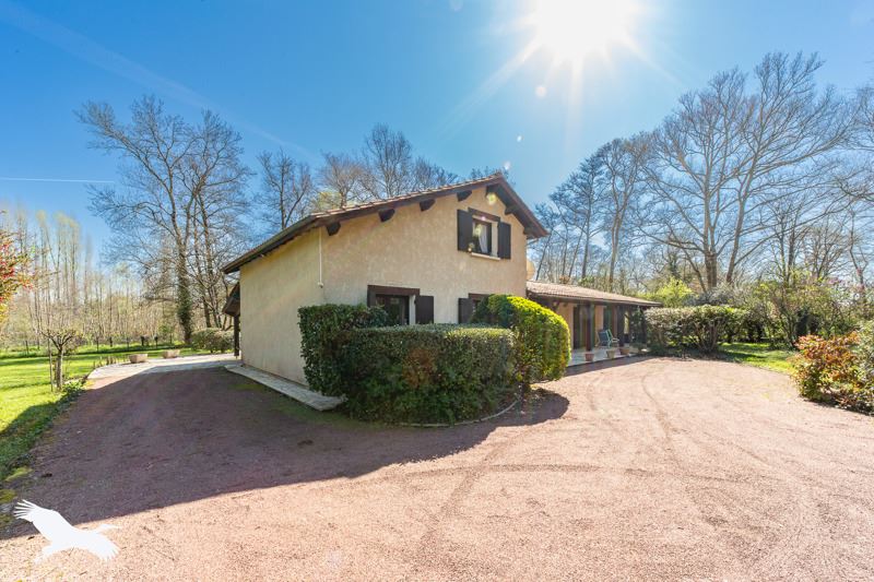 Vente Maison VAL DE VIRVEE - 7 pièces -208 m² - (33240)
