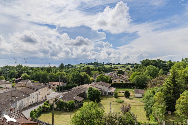 Vente Maison TAURIAC - 5 pièces -171 m² - (33710)