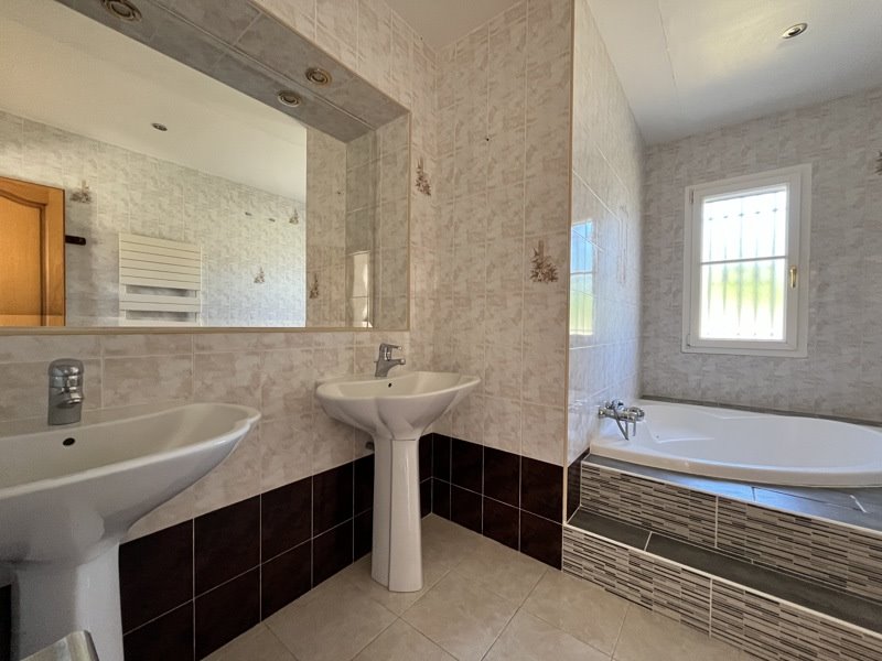 Vente Maison MENESPLET - 4 pièces -133 m² - (24700)
