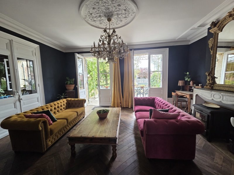 Vente Maison Le Pizou - 11 pièces -313 m² - (24700)