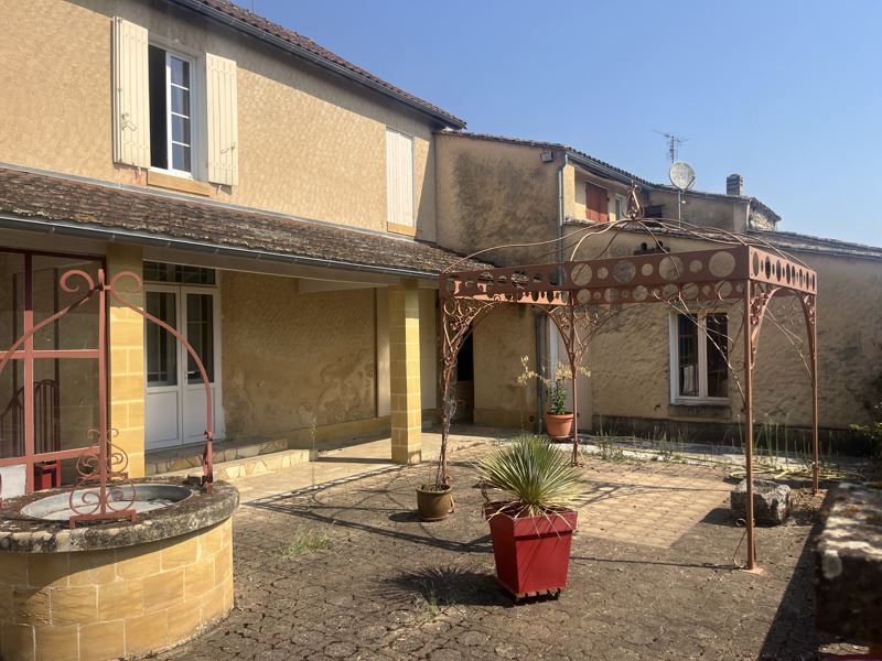 Vente Maison Villefranche-de-Lonchat - 11 pièces -269 m² - (24610)