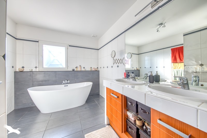 Vente Maison ST MEDARD EN JALLES - 6 pièces -199 m² - (33160)