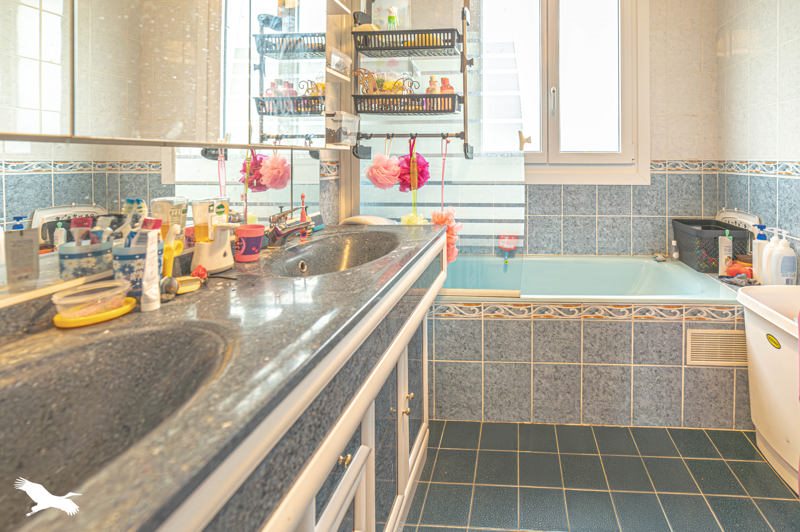 Vente Maison PLOUIGNEAU - 8 pièces -237 m² - (29610)