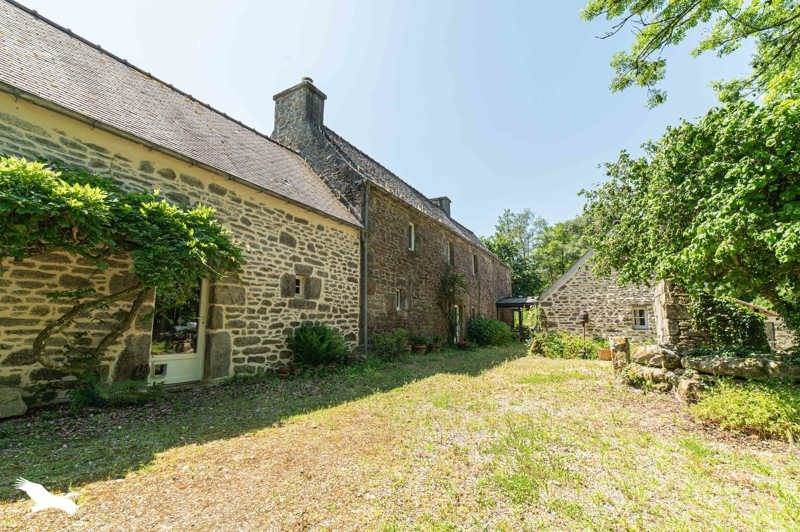 Vente Maison PLOUNEOUR MENEZ - 9 pièces -235 m² - (29410)