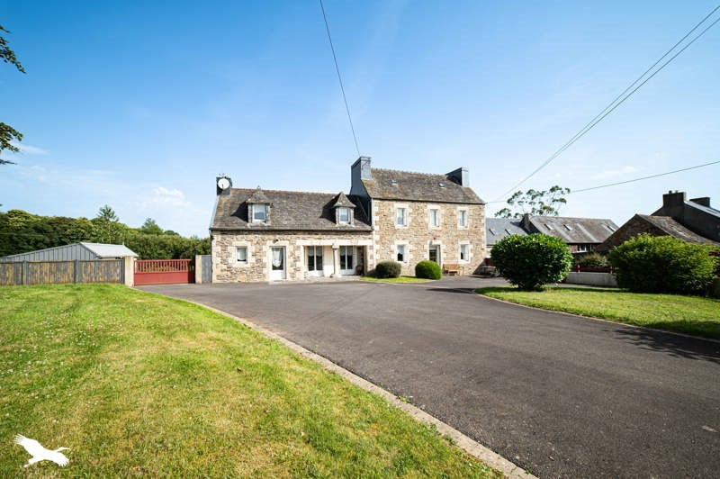 Vente Maison PLOUGONVEN - 10 pièces -260 m² - (29640)