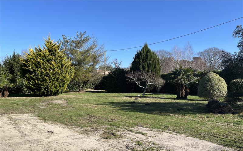 Terrain 4 pièces · à Soustons · 230 000 €