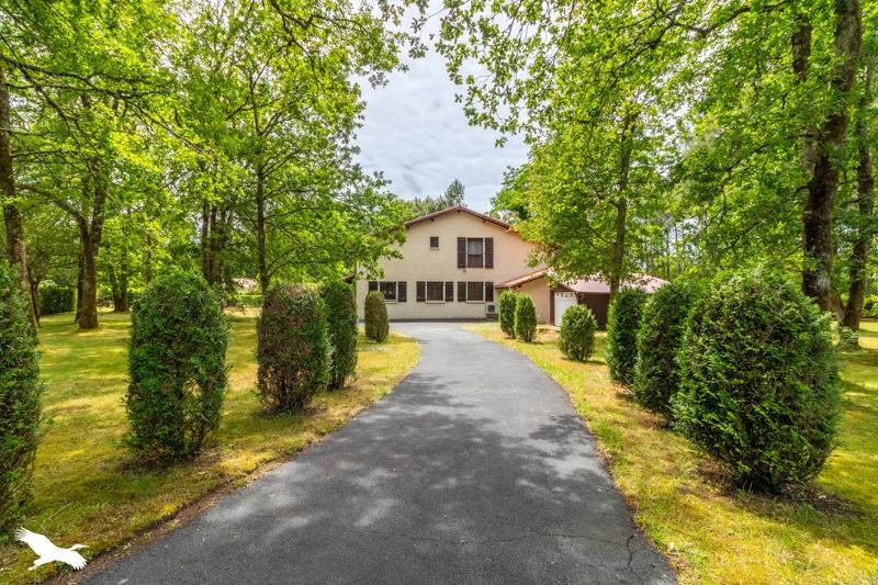 Vente Maison SOUSTONS - 6 pièces -220 m² - (40140)