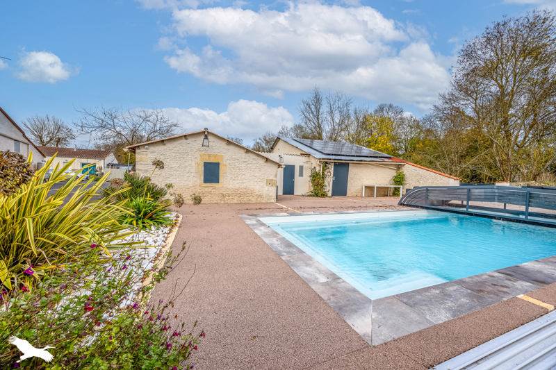 Vente Maison GENOUILLE - 8 pièces -190 m² - (17430)