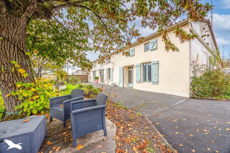 Vente Maison GENOUILLE - 8 pièces -190 m² - (17430)