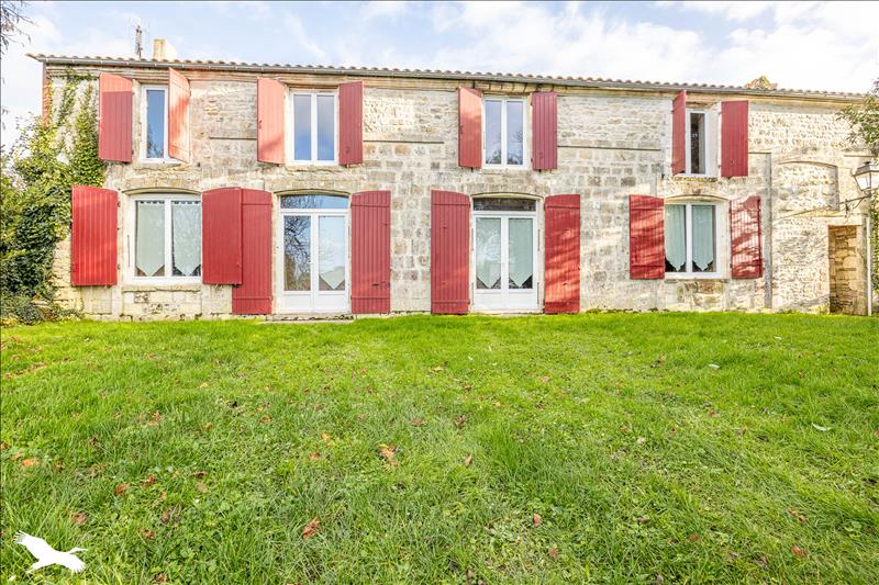 Vente Maison ST PIERRE LA NOUE - 7 pièces -175 m² - (17700)