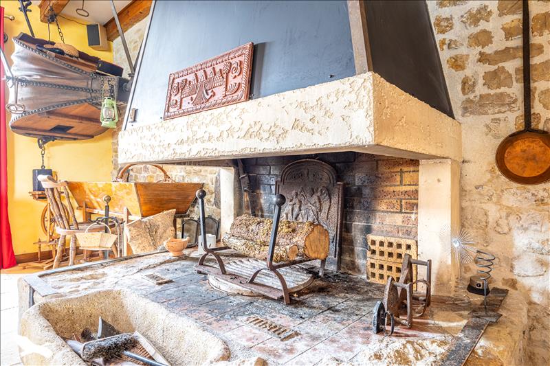 Vente Maison ST CREPIN - 8 pièces -170 m² - (17380)