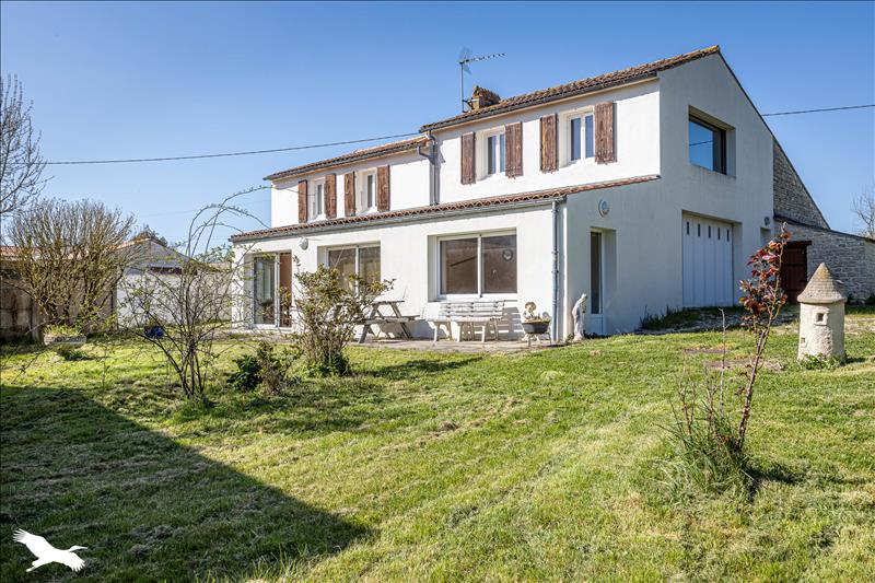 Vente Maison BENON - 7 pièces -203 m² - (17170)