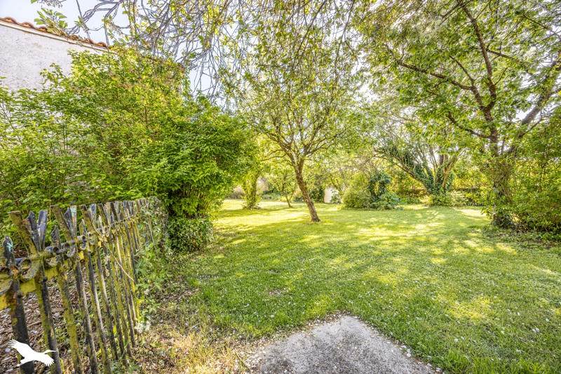 Vente Maison PUYROLLAND - 10 pièces -200 m² - (17380)