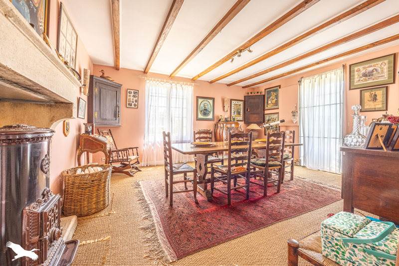 Vente Maison GENOUILLE - 8 pièces -174 m² - (17430)