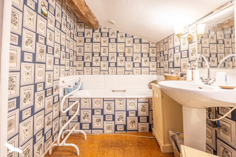 Vente Maison GENOUILLE - 8 pièces -174 m² - (17430)