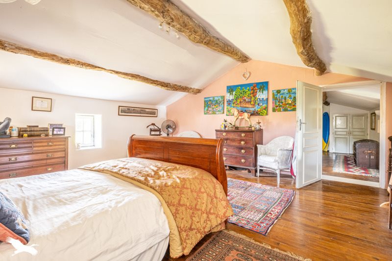 Vente Maison GENOUILLE - 8 pièces -174 m² - (17430)