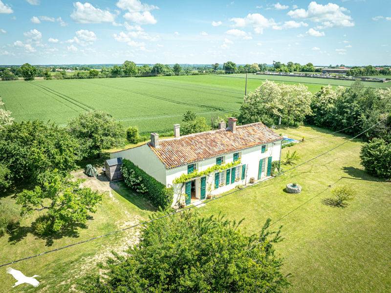 Vente Maison GENOUILLE - 8 pièces -174 m² - (17430)