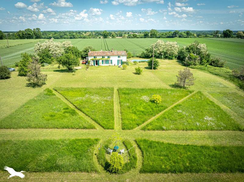 Vente Maison GENOUILLE - 8 pièces -174 m² - (17430)