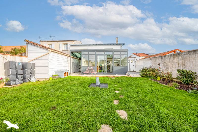 Vente Maison SURGERES - 7 pièces -160 m² - (17700)
