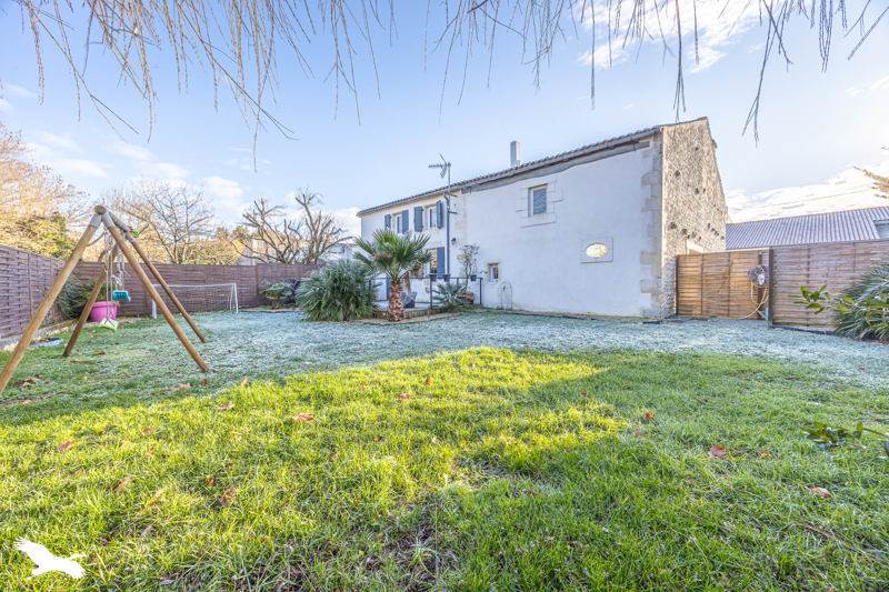Vente Maison ST GEORGES DU BOIS - 9 pièces -210 m² - (17700)