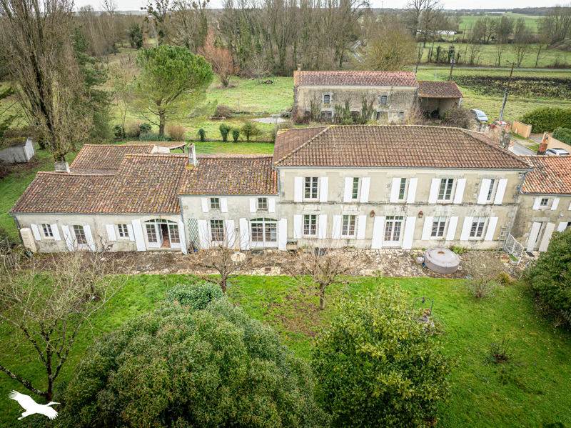 Vente Maison BERNAY ST MARTIN - 10 pièces -433 m² - (17330)