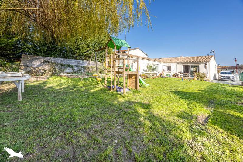 Vente Maison LA DEVISE - 7 pièces -136 m² - (17700)