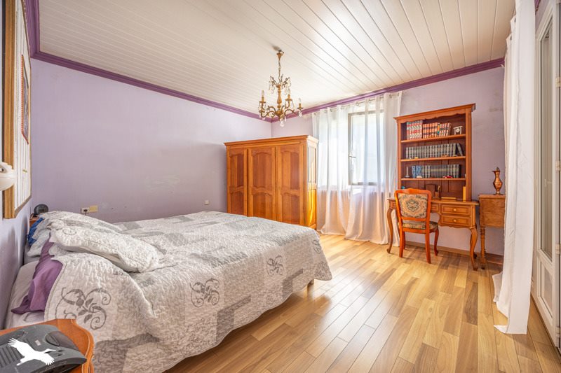 Vente Maison SURGERES - 5 pièces -167,8 m² - (17700)