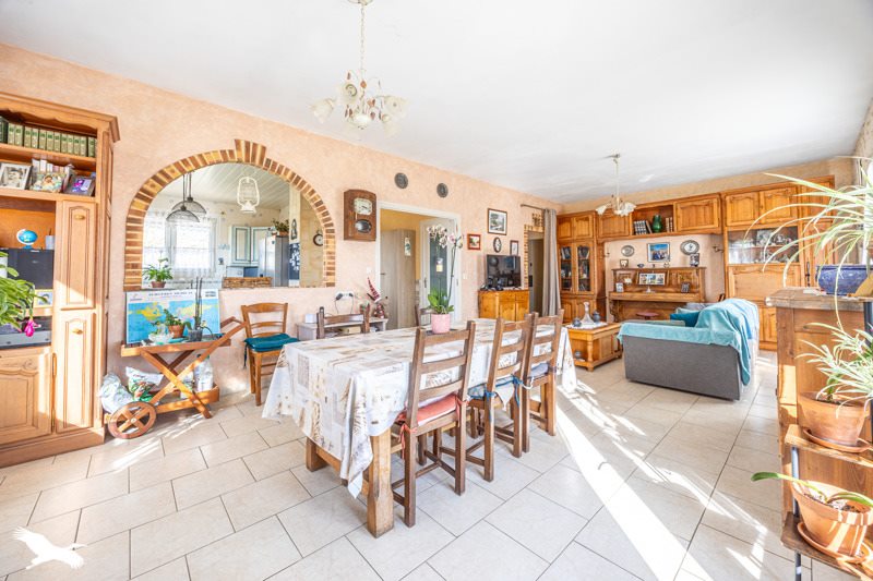 Vente Maison SURGERES - 5 pièces -167,8 m² - (17700)