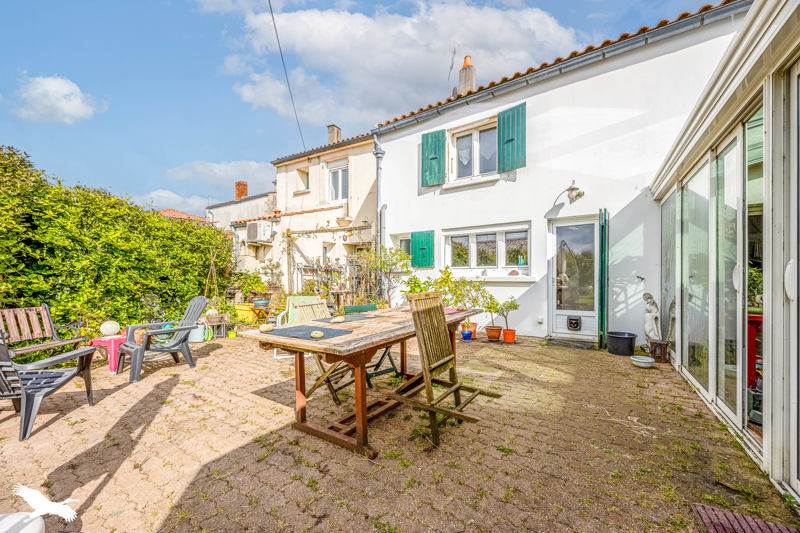 Vente Maison ST GEORGES DU BOIS - 11 pièces -250 m² - (17700)