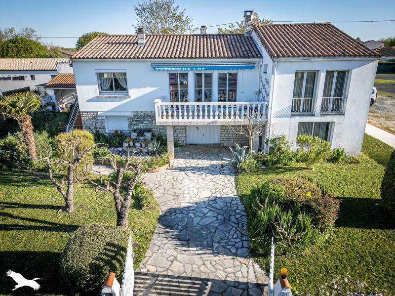 Vente Maison SURGERES - 7 pièces -176 m² - (17700)