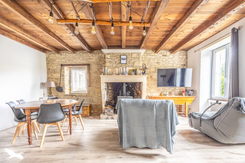 Vente Maison GENOUILLE - 4 pièces -111 m² - (17430)