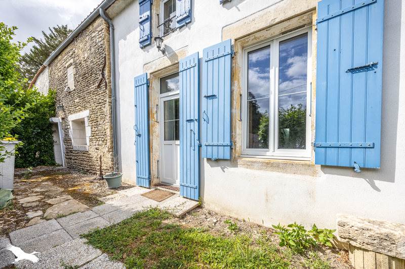 Vente Maison GENOUILLE - 4 pièces -111 m² - (17430)