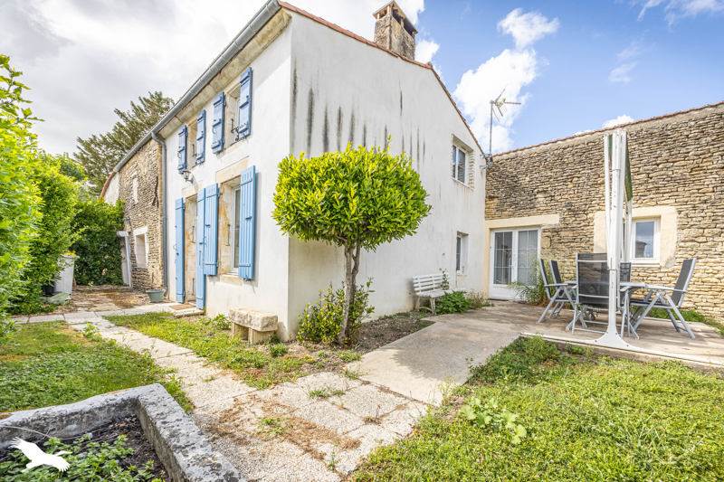 Vente Maison GENOUILLE - 4 pièces -111 m² - (17430)