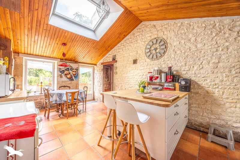 Vente Maison CHAMBON - 4 pièces -143 m² - (17290)