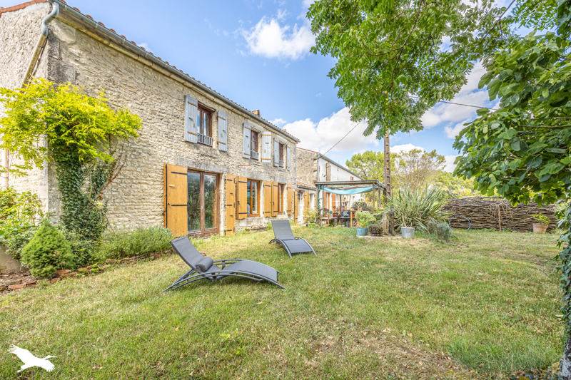 Vente Maison CHAMBON - 4 pièces -143 m² - (17290)