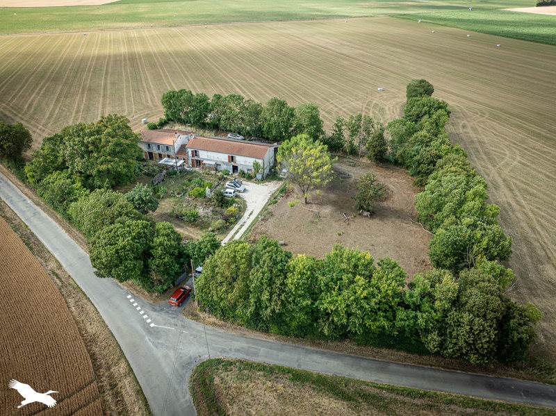 Vente Maison CHAMBON - 4 pièces -143 m² - (17290)