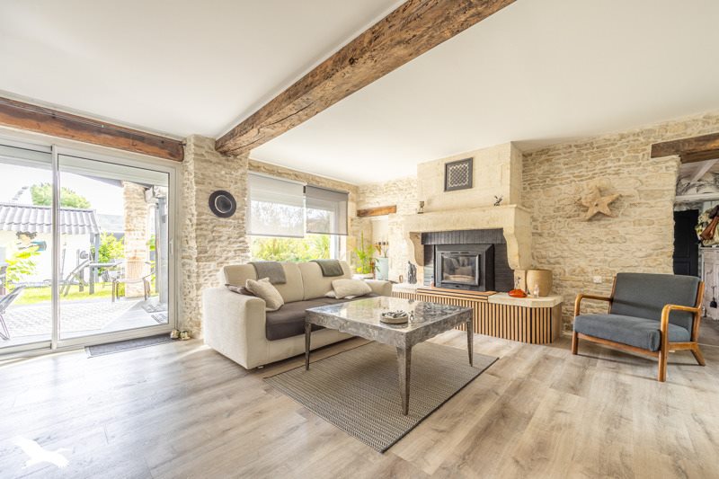 Vente Maison ST PIERRE LA NOUE - 8 pièces -155 m² - (17700)