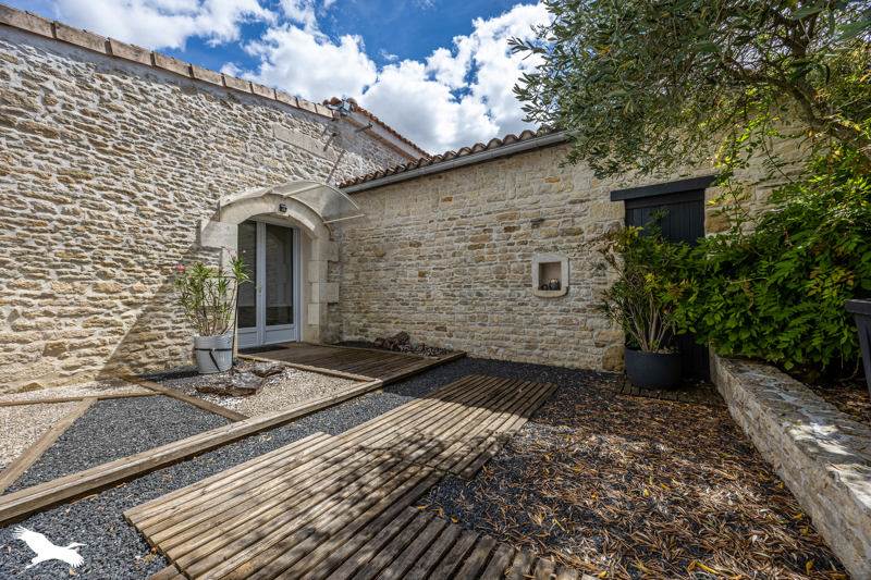 Vente Maison ST PIERRE LA NOUE - 8 pièces -155 m² - (17700)