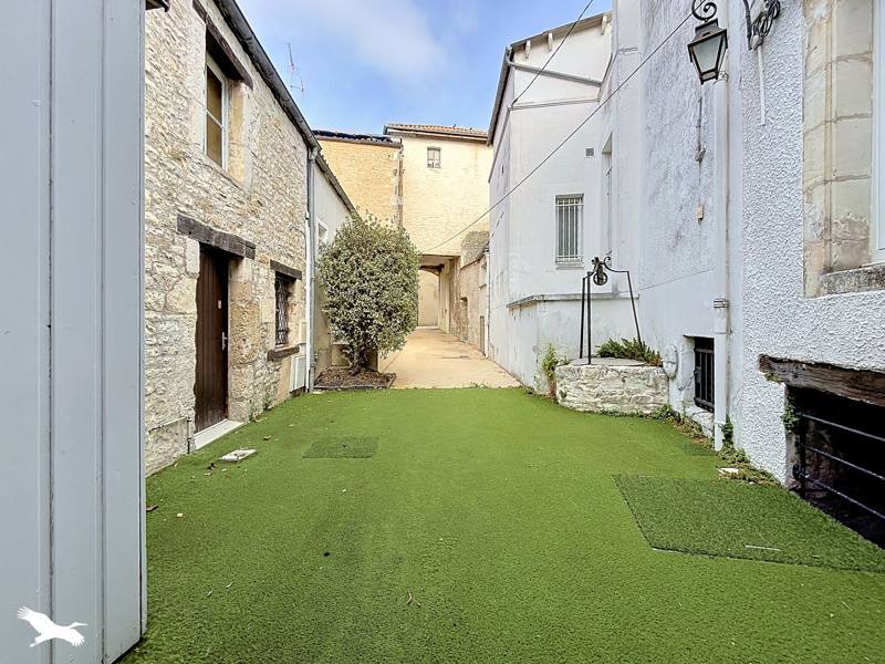 Vente Maison Surgères - 8 pièces -135 m² - (17700)