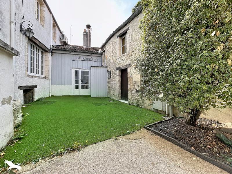 Vente Maison Surgères - 8 pièces -135 m² - (17700)