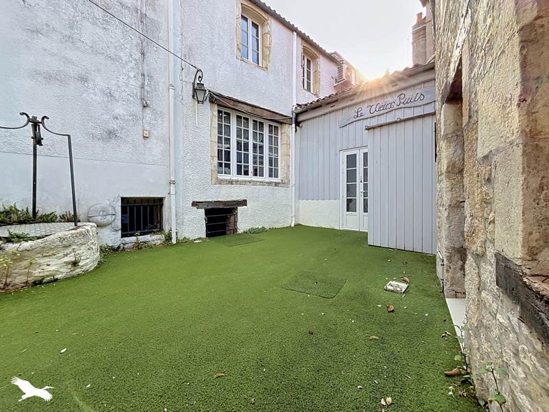 Vente Maison Surgères - 8 pièces -135 m² - (17700)